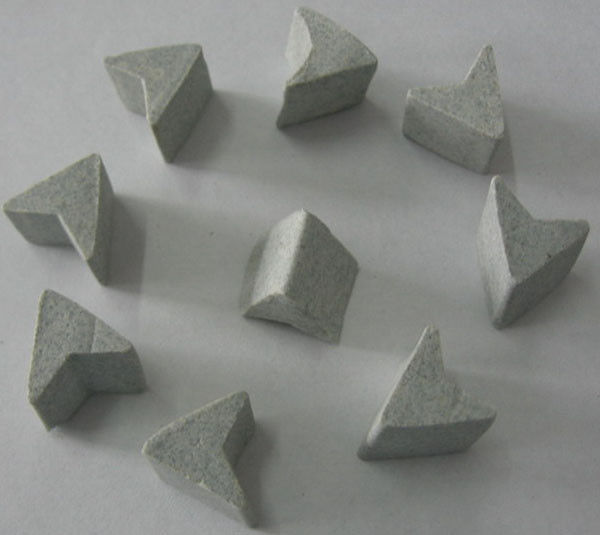 Tri-star shape Ceramic polishing Abrasives media  for fine polishing